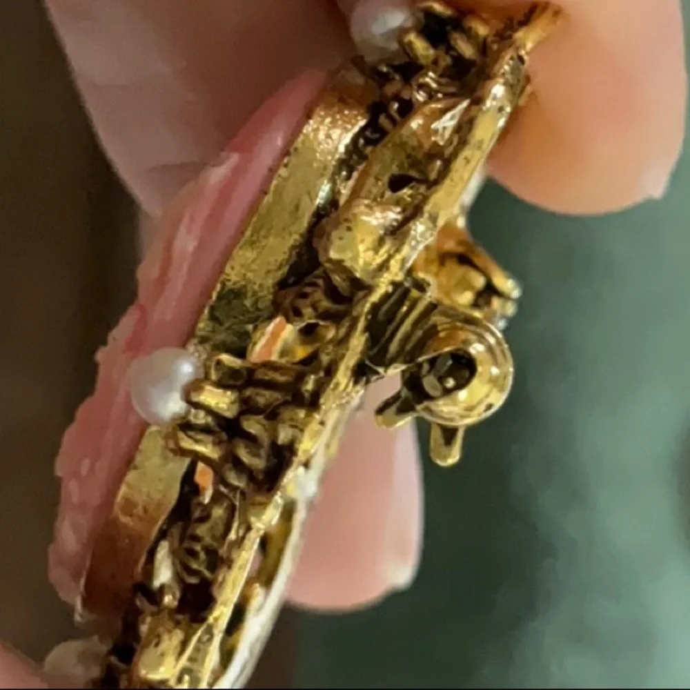 Vintage Pink Hummingbird Cameo Brooch Gold Tone Faux Pearl Ornate Frame - Picture 11 of 12